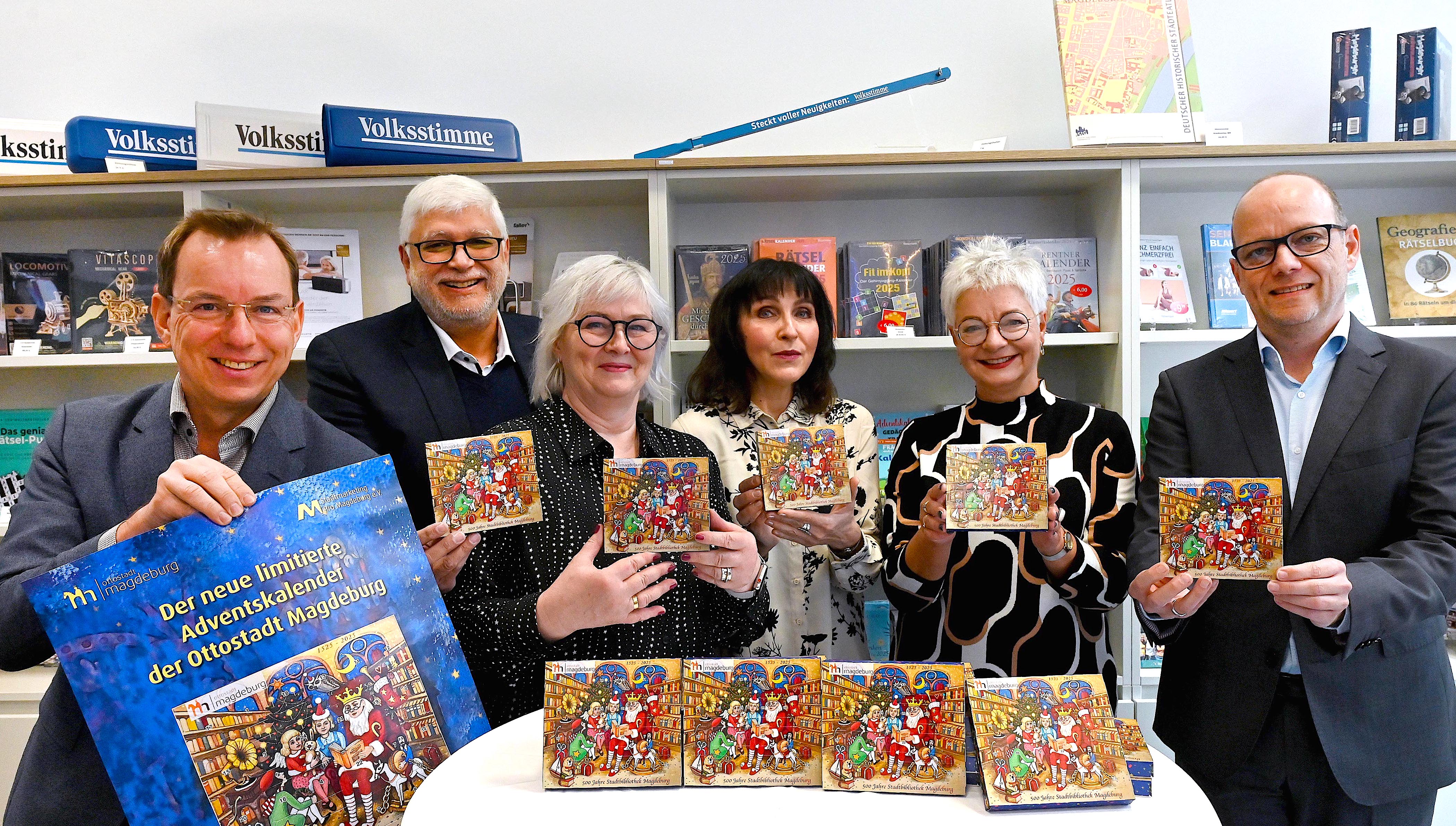 Foto: v.l. Steffen Schüller, Georg Bandarau, Ines Gonschorek, Viktoria Veil, Bürgermeisterin Regina-Dolores Stieler-Hinz, Marco Fehrecke Foto: v.l. Steffen Schüller, Georg Bandarau, Ines Gonschorek, Viktoria Veil, Bürgermeisterin Regina-Dolores Stieler-Hinz, Marco Fehrecke